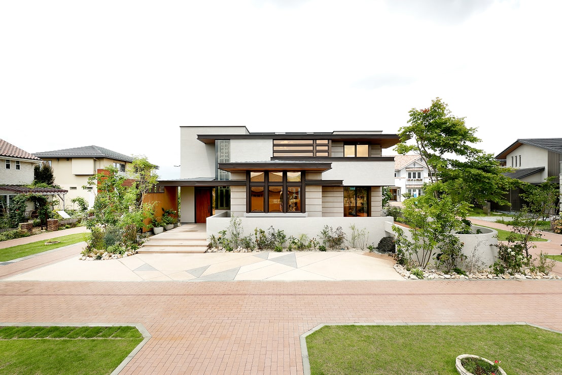 水平ラインを基調とした外観